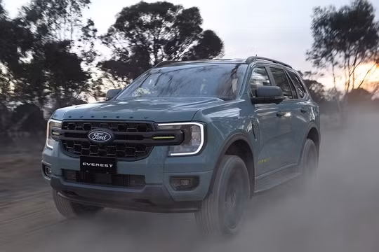 Ford Everest thêm bản mới Wolftrak 2027, giá quy đổi từ 1,32 tỷ đồng