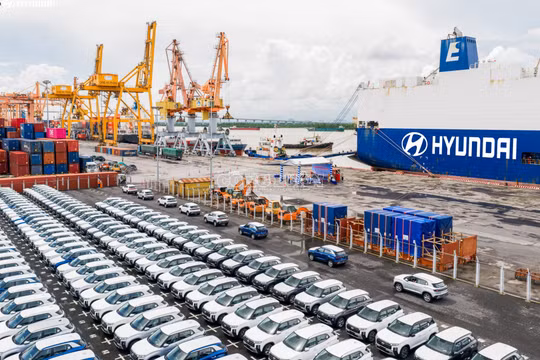 Ô tô nhập khẩu tụt dốc, xe lắp ráp trong nước ngược dòng tăng trưởng
