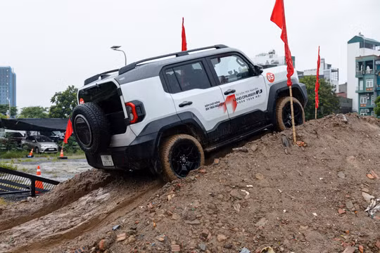 Đánh giá Toyota Land Cruiser FJ 2026: 'Xuống tiền' sau khi cầm lái