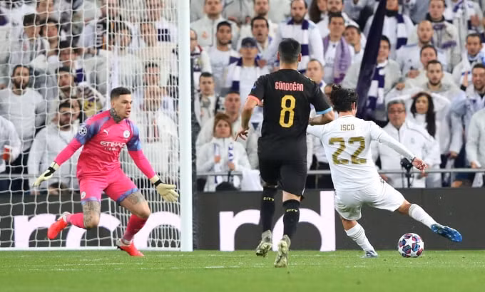 Isco mở tỉ số khá bất ngờ. Ảnh: Getty
