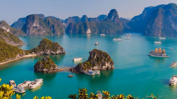Vịnh Hạ Long – kỳ quan thiên nhiên thế giới.