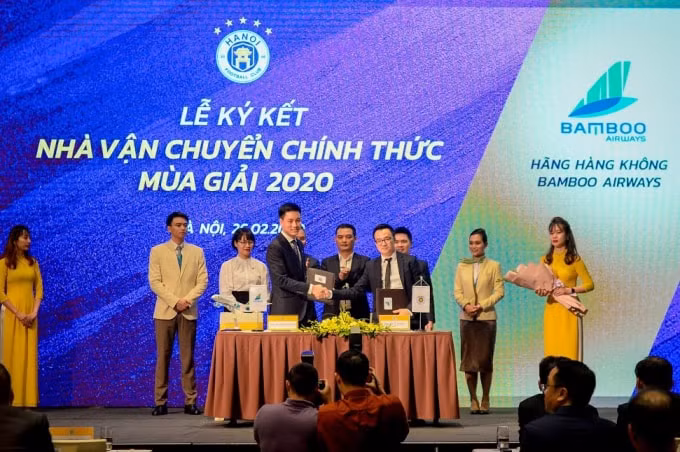 Lễ ký kết giữa Bamboo Airways và CLB Bóng đá Hà Nội.