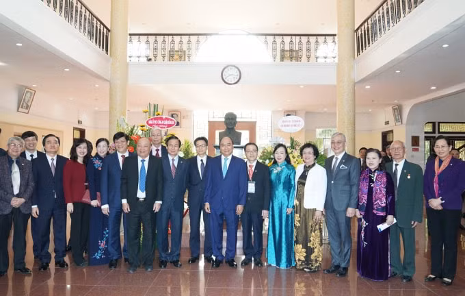 Thủ tướng Nguyễn Xuân Phúc, Phó Thủ tướng Vũ Đức Đam cùng các đại biểu dự buổi lễ. Ảnh: VGP.