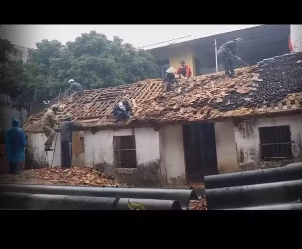 Ngôi nhà của gia đình chị Hiền bị phá dỡ trái phép (ảnh cắt từ video clip do gia đình chị Hiền cung cấp).