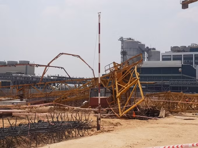 Nhà thầu phụ xảy ra sự cố cẩu tháp là Công ty Cổ phần Thiết bị công nghiệp và thương mại An Sơn (địa chỉ tại số 230, tổ 3, thị trấn Kim Bài, huyện Thanh Oai, thành phố Hà Nội).
