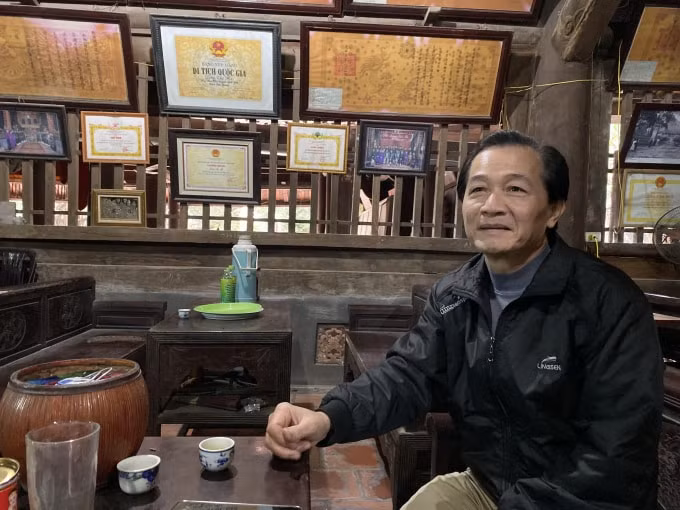 Nghệ nhân Nguyễn Hữu Hiệp chia sẻ về quan họ làng Thổ Hà với PV. Ảnh: Hoàng Dương