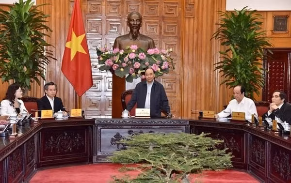 Thủ tướng Nguyễn Xuân Phúc chủ trì buổi làm việc. Ảnh: VGP