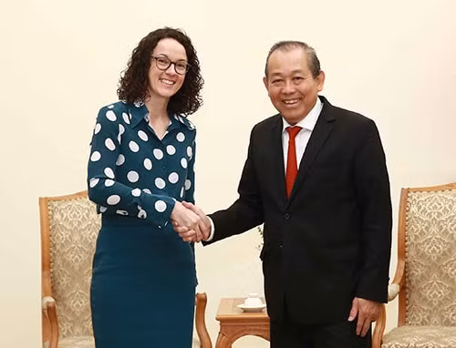 Phó Thủ tướng Trương Hòa Bình tiếp bà Angela Dorn, Bộ trưởng Khoa học và Nghệ thuật bang Hessen – CHLB Đức. Ảnh: VGP