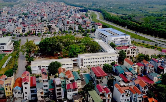 Phân tích, đánh giá các chính sách về nguồn lực phát triển và sự phối hợp giữa các ngành, lĩnh vực nhằm đảm bảo công bằng lợi ích giữa các bên liên quan trong phát triển đô thị và nông thôn.