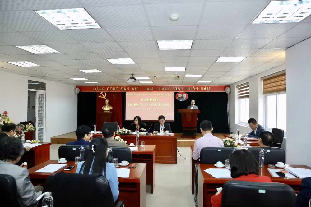 Đại hội đã nghe báo cáo Tổng kết nhiệm kỳ 2017 - 2020 của Chi bộ Các Ban Chuyên môn. Ảnh: Sơn Hải