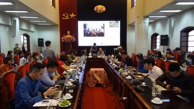 Các chuyên gia chia sẻ thông tin trong buổi tọa đàm. Ảnh H.L.