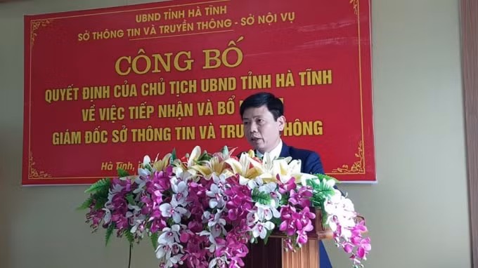 Giám đốc Sở TT&TT Nguyễn Công Thành phát biểu nhận nhiệm vụ.