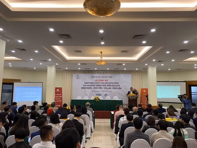 Đại diện BTC phát biểu tại lễ công bố. Ảnh: Hoàng Dương