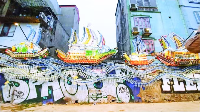 Tác phẩm “Thuyền” của họa sĩ Vũ Xuân Đông.