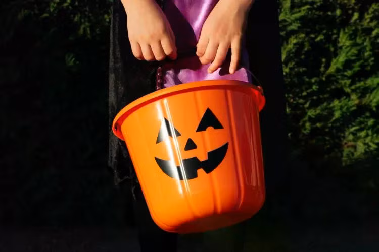 americas-most-popular-halloween-candy-ft-dgtl1026-hero-e7579f9053d643118e5793d86edf6db6.jpg