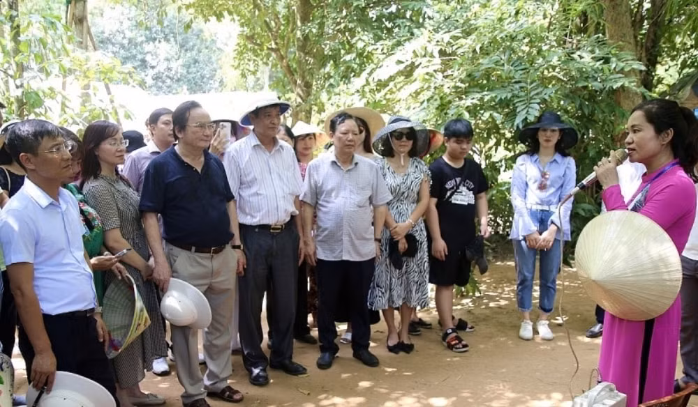 bao xay dung dang huong tuong niem tai khu di tich kim lien va tang qua cho cac gia dinh chinh sach hinh 4