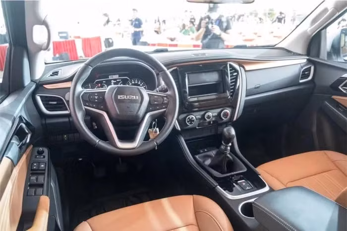 chi tiet ve isuzu mu x 2022 mau suv re nhat viet nam hinh 3