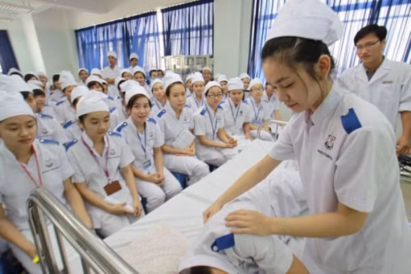 bo giao duc va dao tao cong bo diem san nganh y chuyen gia noi gi hinh 1