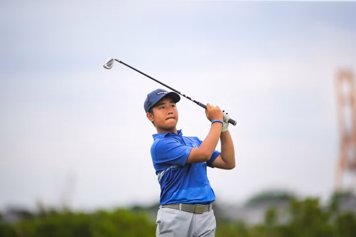 hai golfer quang tri va nhat long thi dau xuat sac trong ngay thu 2 cup t99 hinh 1