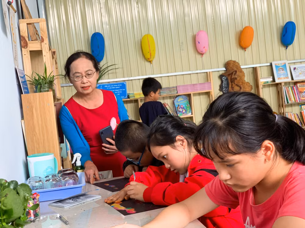 gia lai van hoa doc duoc lan toa tu tram doc sach 0 dong cua nguoi phu nu u60 hinh 3