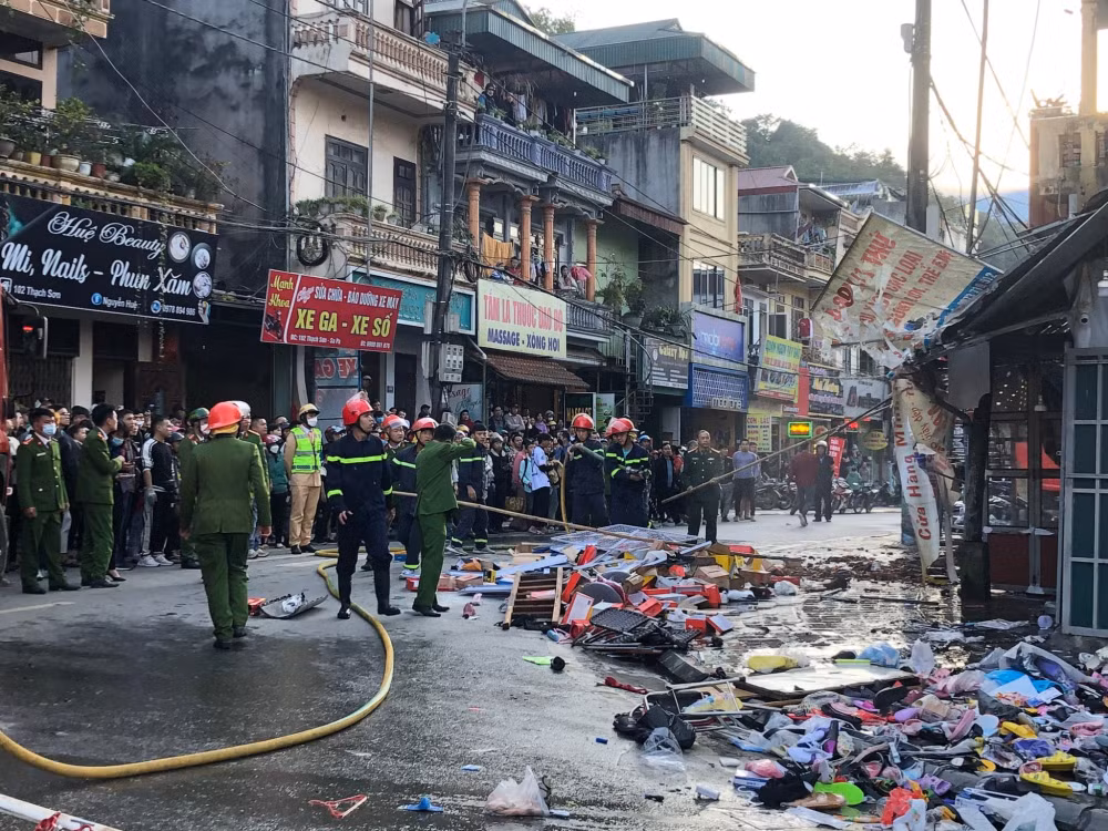 lua thieu rui cua hang may tai thi xa sa pa khi chu vang nha hinh 1