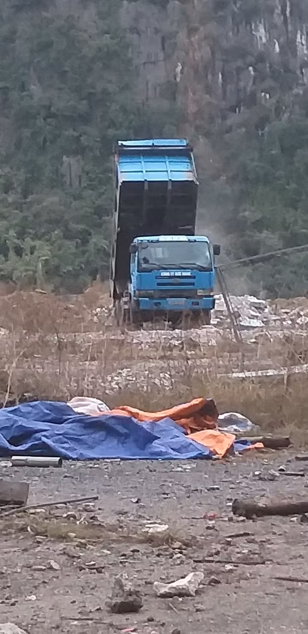 tp cam pha quang ninh nguoi dan keu cuu vi bi doanh nghiep phong toa loi di hinh 7