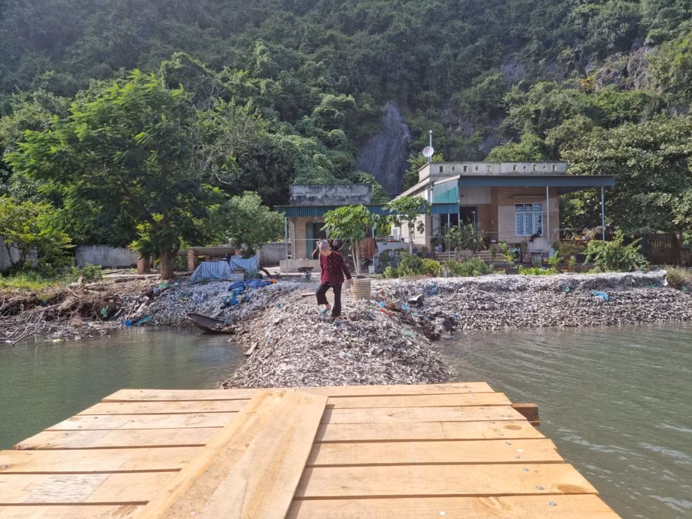 tp cam pha quang ninh nguoi dan keu cuu vi bi doanh nghiep phong toa loi di hinh 4
