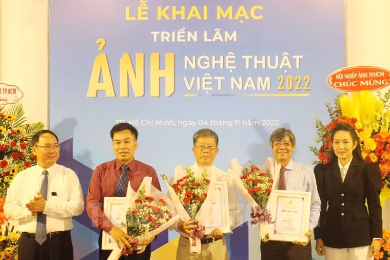 250 tac pham trung bay tai trien lam anh nghe thuat viet nam nam 2022 hinh 3