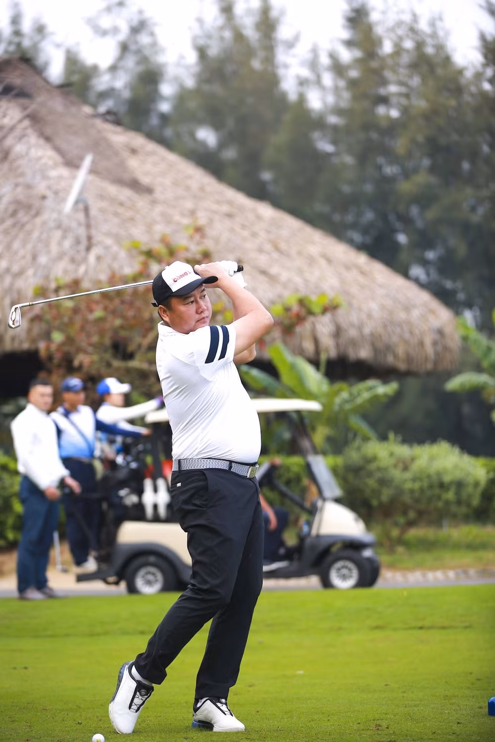 giai golf uoc mo xanh lan thu i thanh cong tot dep hinh 5