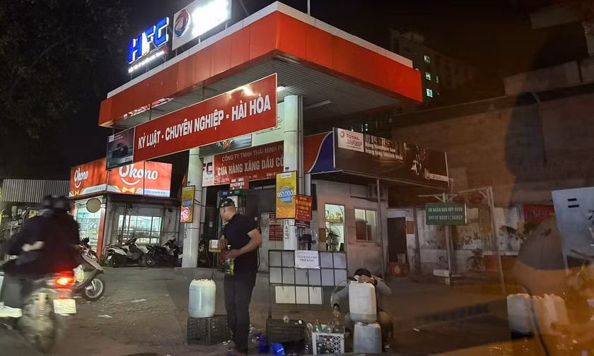 ha noi yeu cau giai quyet triet de viec ban xang dau tu phat tren cac tuyen duong hinh 1