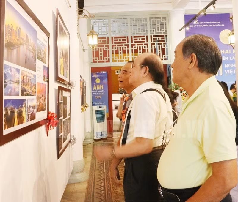 250 tac pham trung bay tai trien lam anh nghe thuat viet nam nam 2022 hinh 1