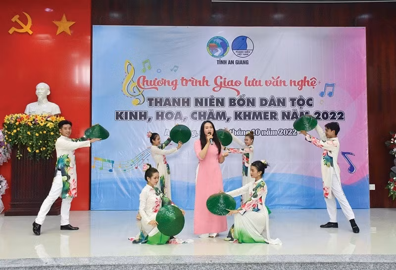 an giang to chuc giao luu van nghe thanh nien 4 dan toc hinh 1