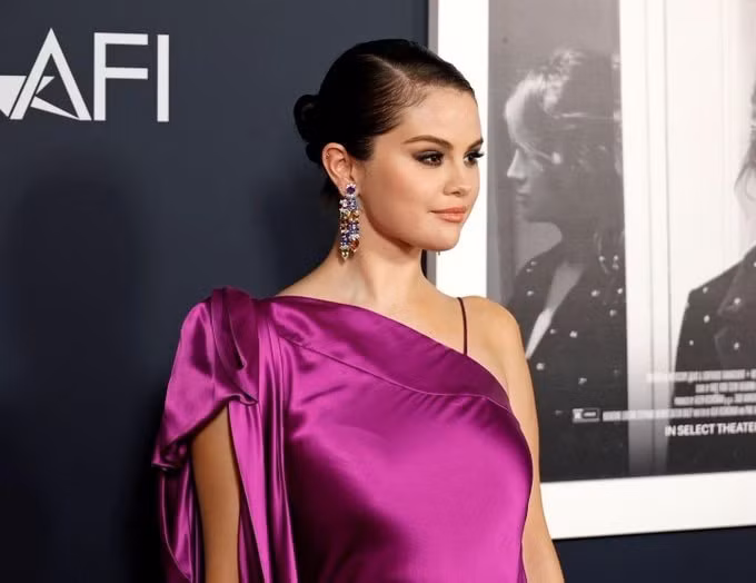 selena gomez thua nhan kho mang thai hinh 1