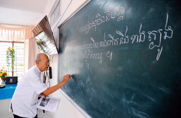 ngnd lam es danh ca cuoc doi bao ton chu viet dong bao khmer hinh 1