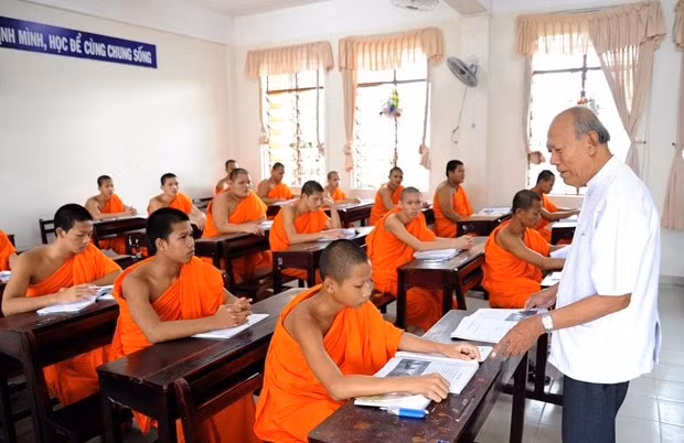 ngnd lam es danh ca cuoc doi bao ton chu viet dong bao khmer hinh 4