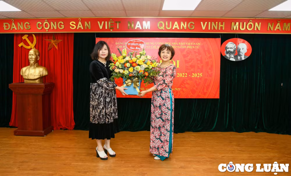 tiep tuc phat huy vai tro vi tri cua chi bo nang cao chat luong cac dot sinh hoat hinh 7