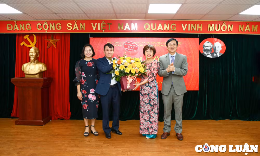 tiep tuc phat huy vai tro vi tri cua chi bo nang cao chat luong cac dot sinh hoat hinh 3