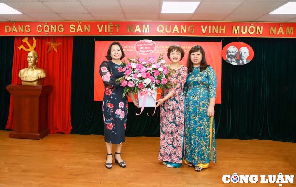 tiep tuc phat huy vai tro vi tri cua chi bo nang cao chat luong cac dot sinh hoat hinh 9