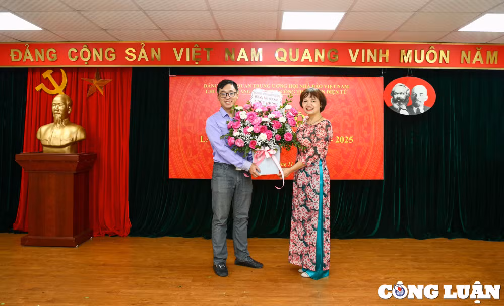 tiep tuc phat huy vai tro vi tri cua chi bo nang cao chat luong cac dot sinh hoat hinh 8