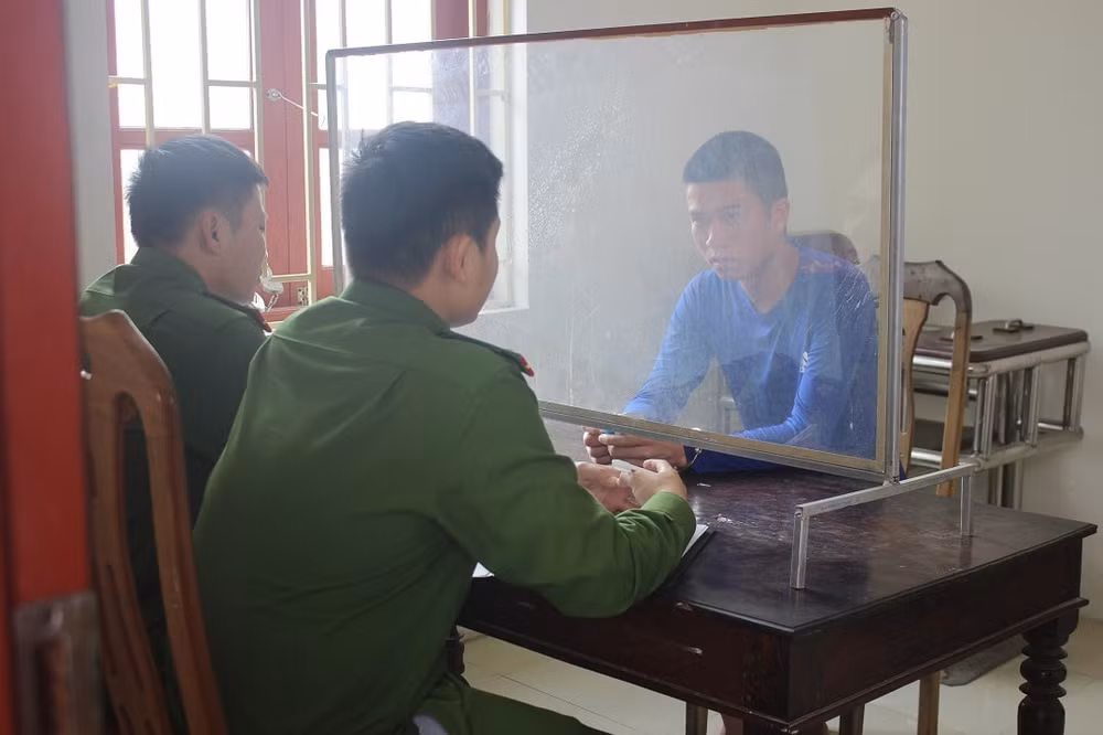 bat doi tuong dat lam gia giay to de lua dao chiem doat tai san hinh 1