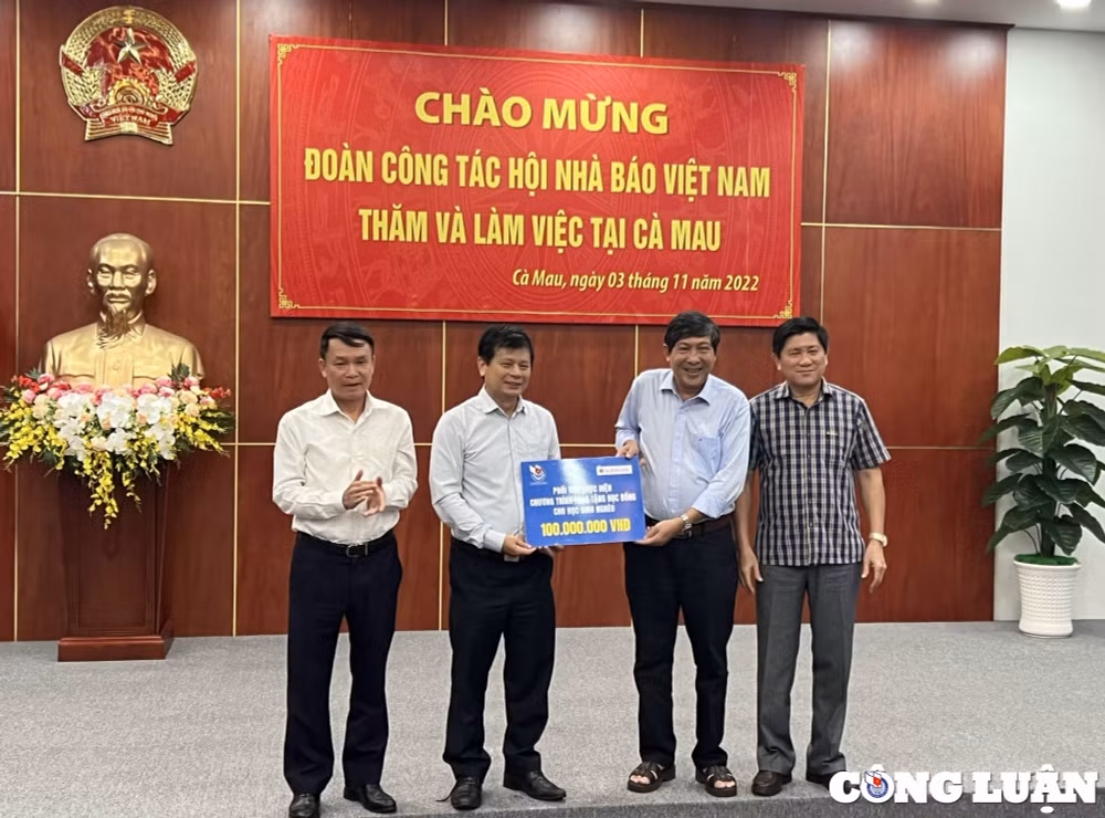 phat huy vai tro hoi nha bao tinh trong cong tac phoi hop tuyen truyen thuc day kinh te xa hoi hinh 4