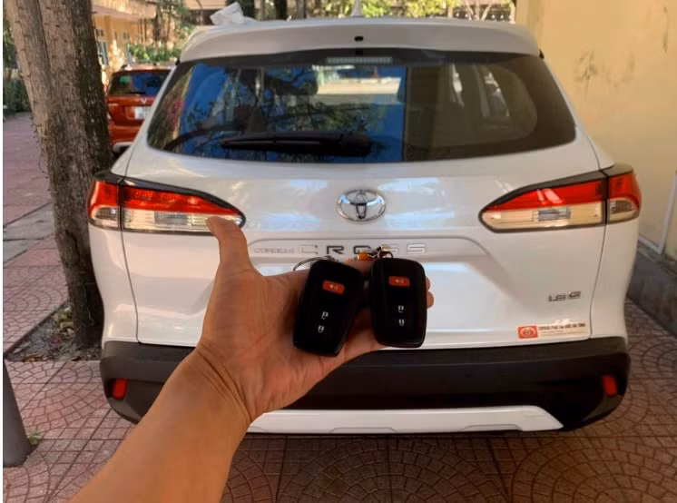 hang xe toyota thay khoa dien tu thanh chia khoa co do thieu chip hinh 1