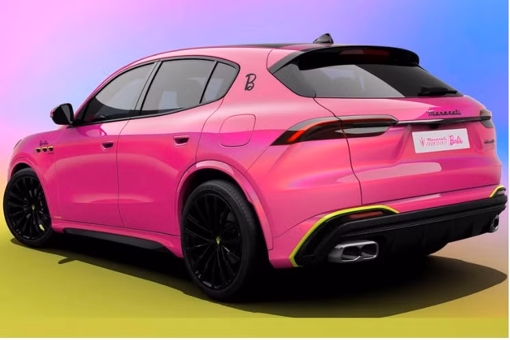 kham pha mau xe maserati grecale trofeo mau hong phong cach bup be barbie hinh 2