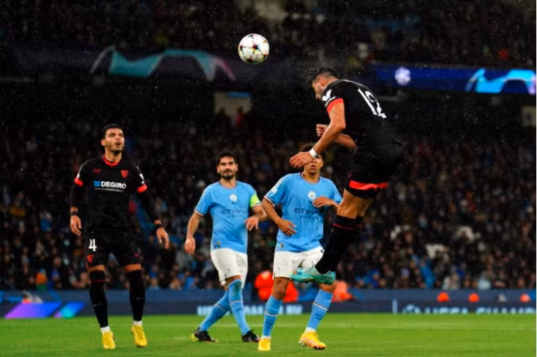 alvarez toa sang man city nguoc dong danh bai sevilla hinh 1