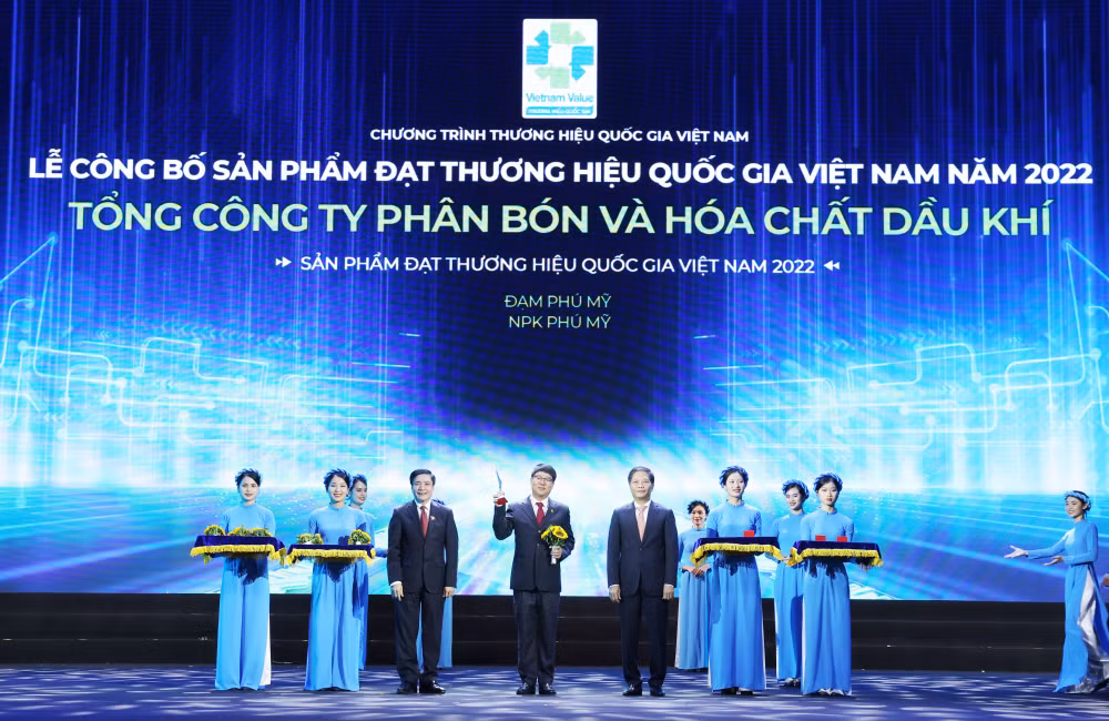 phan bon phu my lan thu 5 lien tiep duoc cong nhan la thuong hieu quoc gia hinh 1