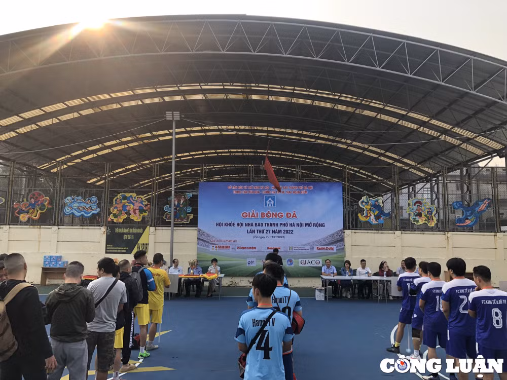 bao nha bao cong luan tham du giai bong da hoi khoe hoi nha bao tp ha noi mo rong hinh 1