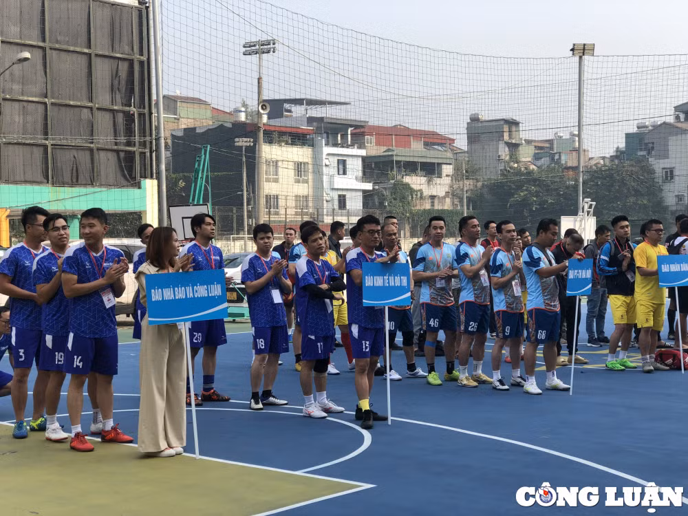 bao nha bao cong luan tham du giai bong da hoi khoe hoi nha bao tp ha noi mo rong hinh 4