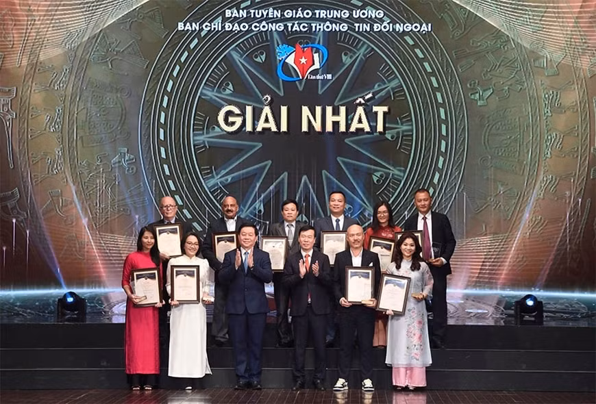 giai thuong toan quoc ve thong tin doi ngoai khoi day khat vong phat trien dat nuoc phon vinh hanh phuc hinh 3
