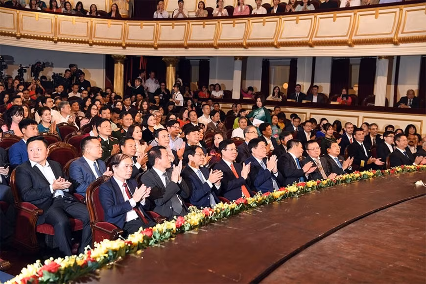 giai thuong toan quoc ve thong tin doi ngoai khoi day khat vong phat trien dat nuoc phon vinh hanh phuc hinh 1