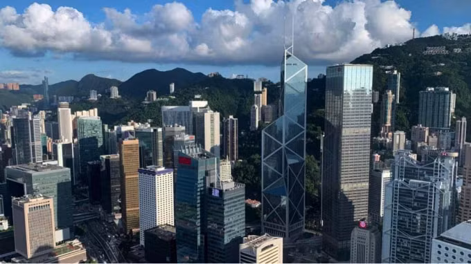 chinh sach zero covid dang de doa vi the trung tam tai chinh cua hong kong hinh 1